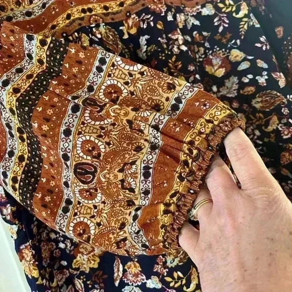 EUC Eyeshadow Brand Flowy Eyeshadow Blouse Women’s Medium - Picture 5 of 7